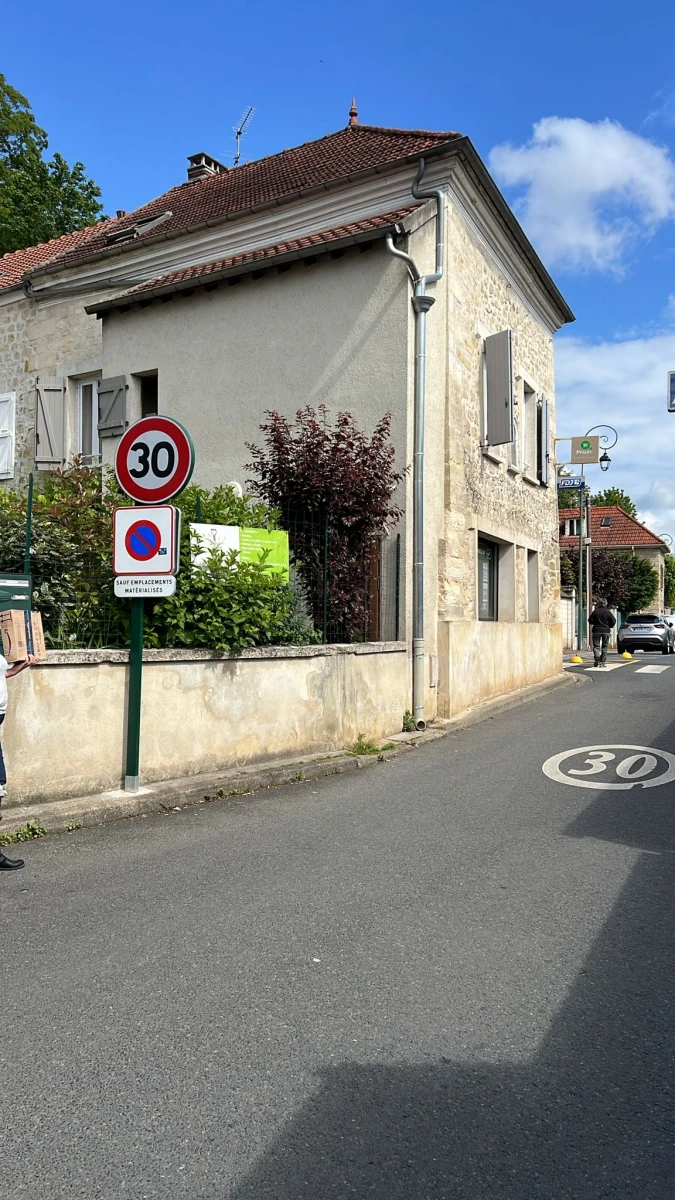 Devanture du magasin Proxi à Butry-sur-Oise