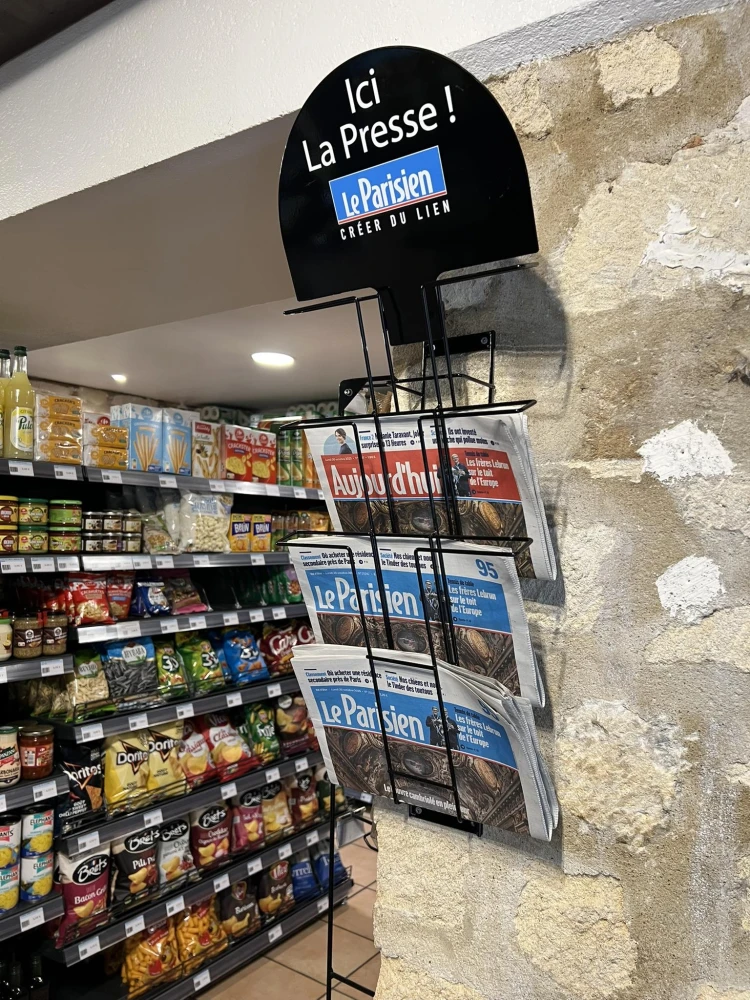 Rayon journaux et magazines à l'intérieur du Proxi Butry-sur-Oise